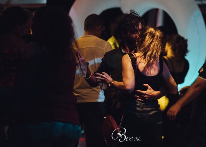Deux membres complices lors d'une soir&eacute;e BeEvent